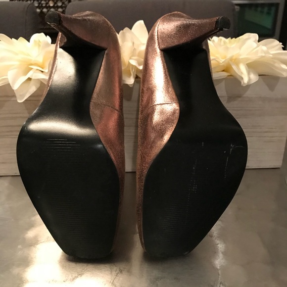 Diba Gold Heels size 8.5 - Picture 3 of 4